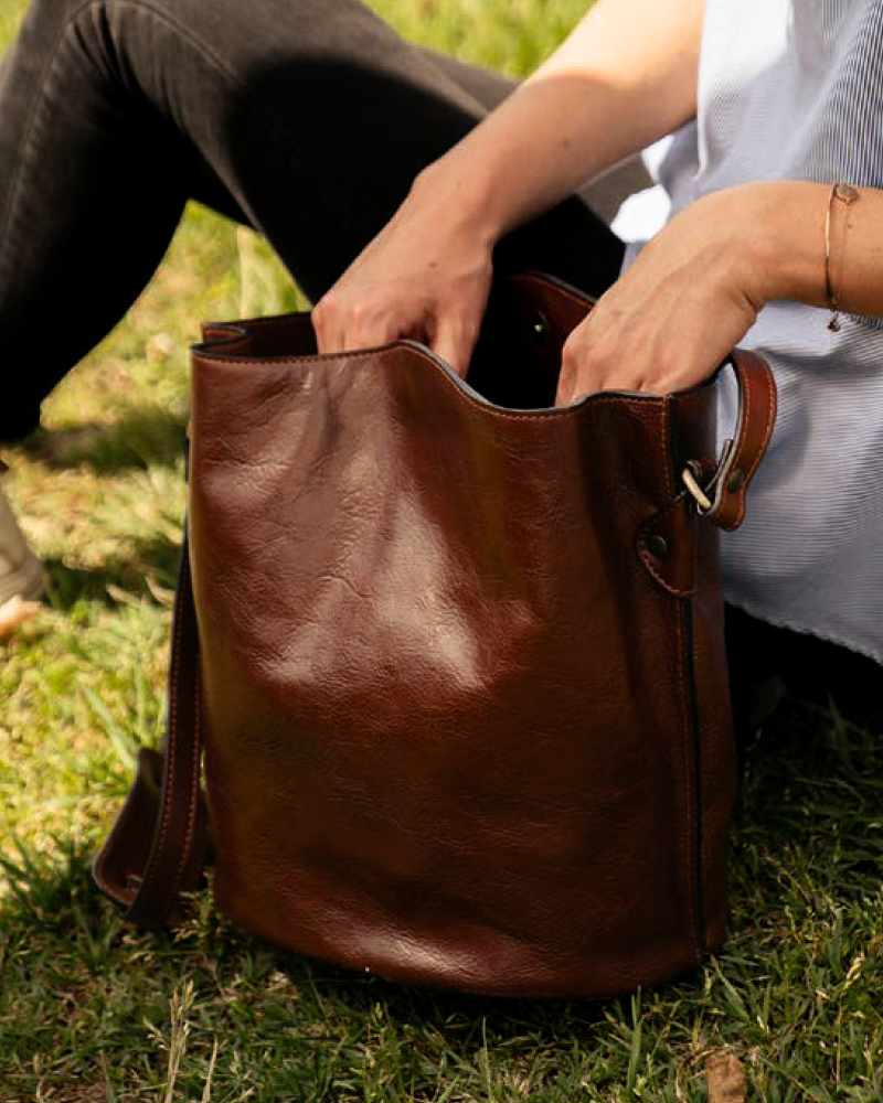 Shoulder Bag Black — Cowhide Leather